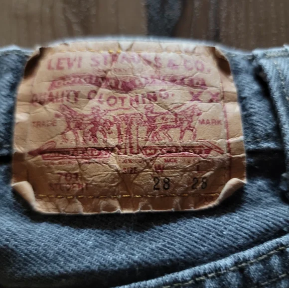 Vintage Levi's 701 | Size 25 - Picture 9 of 11